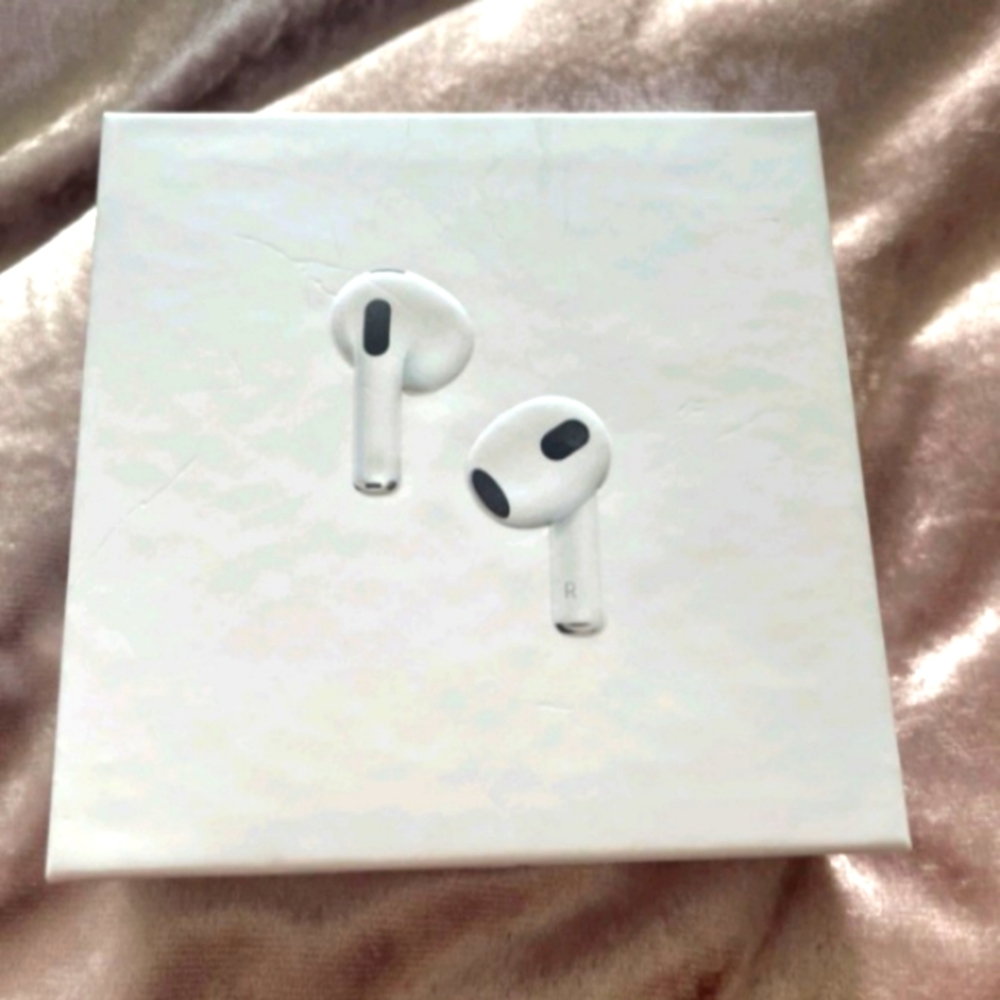 Apple airpod gen 3 with white case